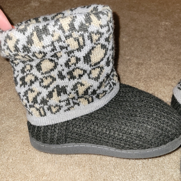 Size 5/6 Muk Luks EEUC - Picture 2 of 6